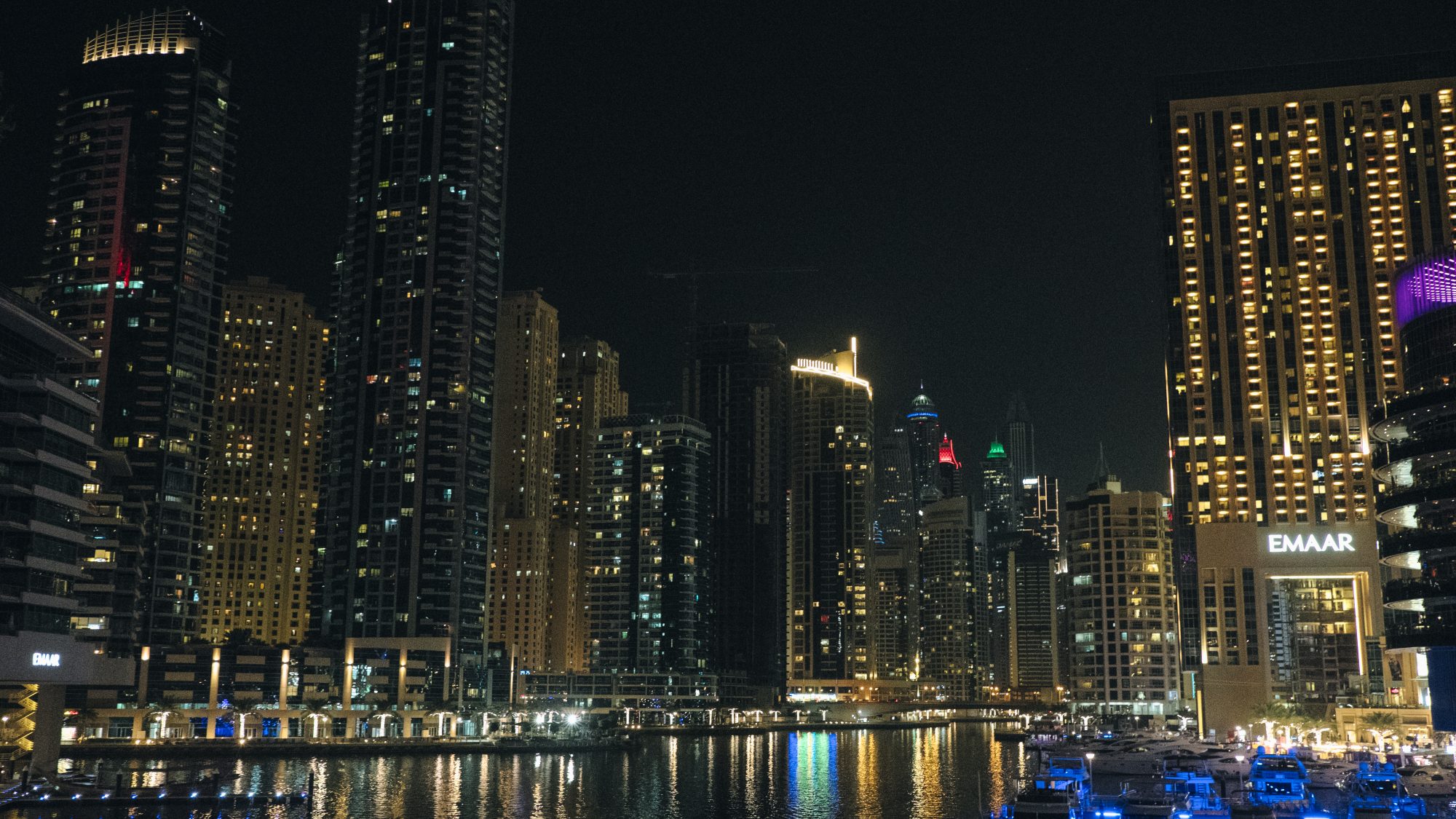 Dubaï Marina by night