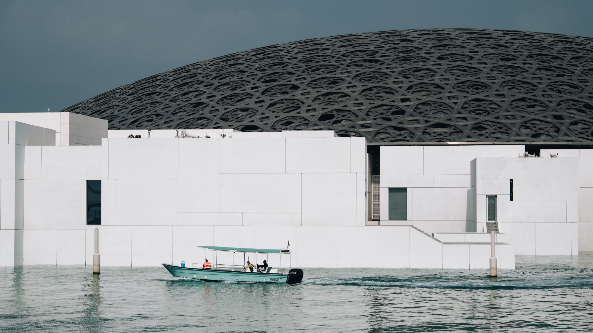 Design extérieur du Louvre d'Abu Dhabi
