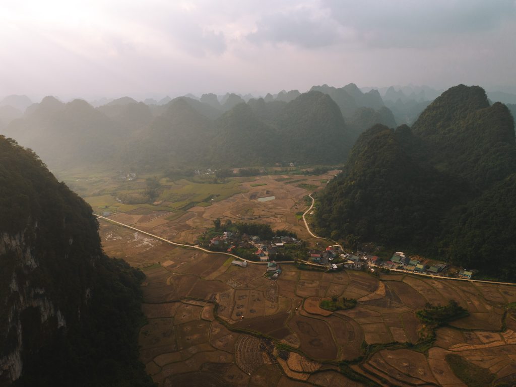 vue en drone campagne cao bang au vietnam