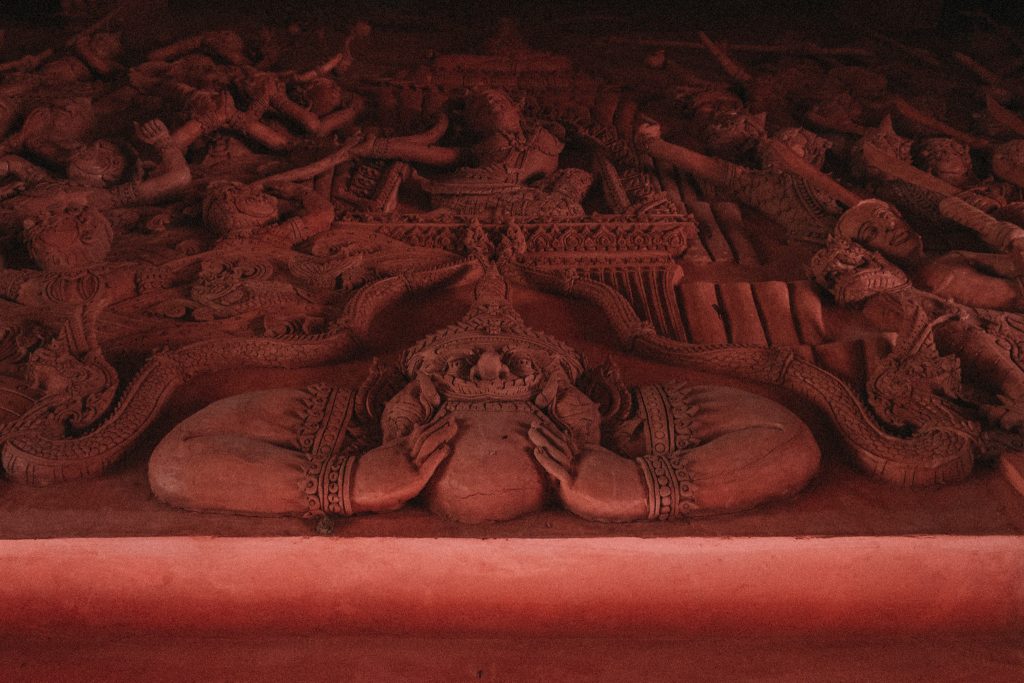 detail temple rouge koh samui