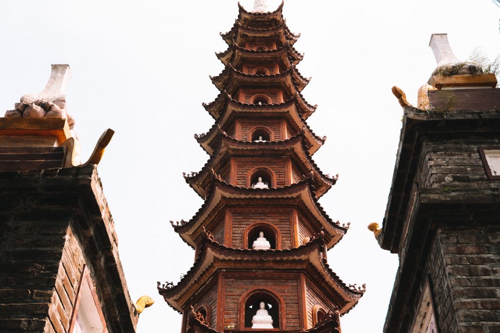 la magnifique tran quoc pagode a visiter a hanoi au vietnam